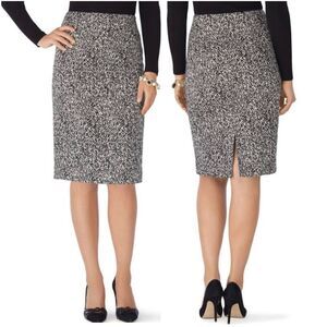 WHBM monochrome tweed skirt with side zip closure & back slit / Women's Size 4